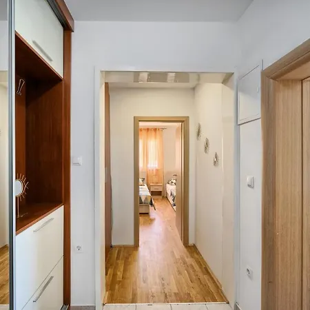 Apartment Mestrovic With Heated Swiming Pool- Near Split Kastela