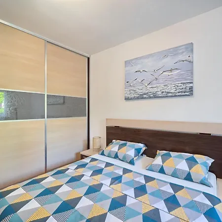 Mestrovic With Heated Swiming Pool- Near Split Apartment *