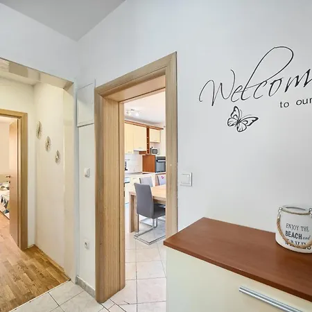 Apartment Mestrovic With Heated Swiming Pool- Near Split *