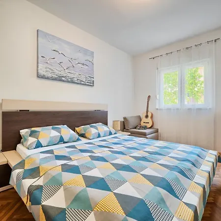 Mestrovic With Heated Swiming Pool- Near Split *