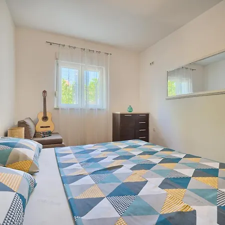 Mestrovic With Heated Swiming Pool- Near Split Apartment