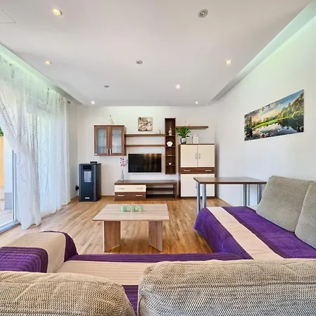 Apartment Mestrovic With Heated Swiming Pool- Near Split Kastela