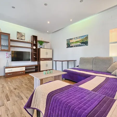 Apartment Mestrovic With Heated Swiming Pool- Near Split Kastela