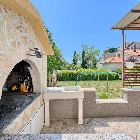 Mestrovic With Heated Swiming Pool- Near Split Kaštela
