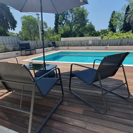 Apartment Mestrovic With Heated Swiming Pool- Near Split Kastela