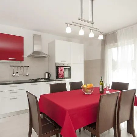 Mestrovic With Heated Swiming Pool- Near Split Apartment *