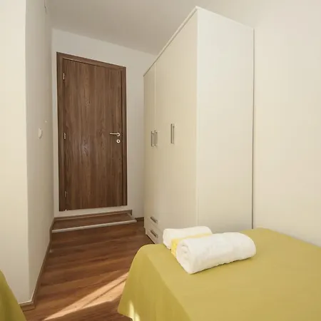 Mestrovic With Heated Swiming Pool- Near Split *