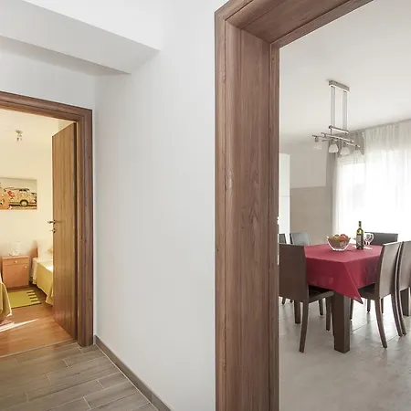 Mestrovic With Heated Swiming Pool- Near Split Apartment
