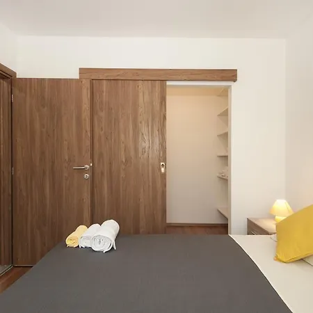 Apartment Mestrovic With Heated Swiming Pool- Near Split Kaštela