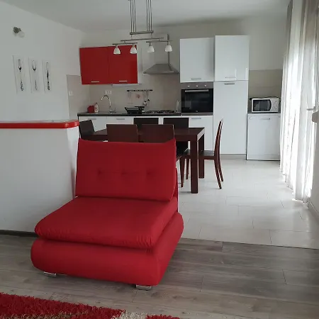 Apartment Mestrovic With Heated Swiming Pool- Near Split *