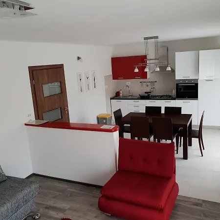Mestrovic With Heated Swiming Pool- Near Split Apartment Kaštela