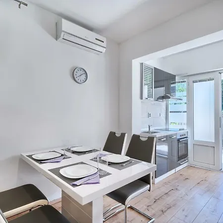 Apartment Mestrovic With Heated Swiming Pool- Near Split
