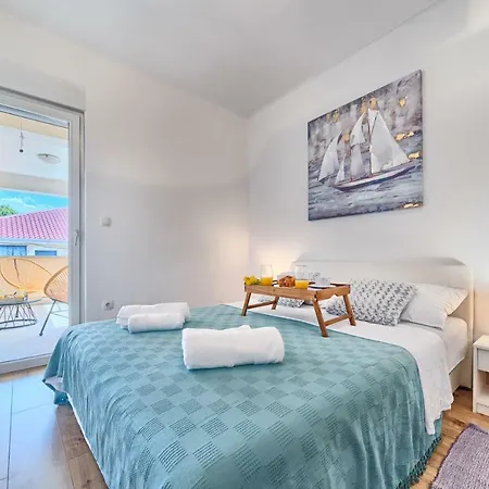 Apartment Mestrovic With Heated Swiming Pool- Near Split Kastela