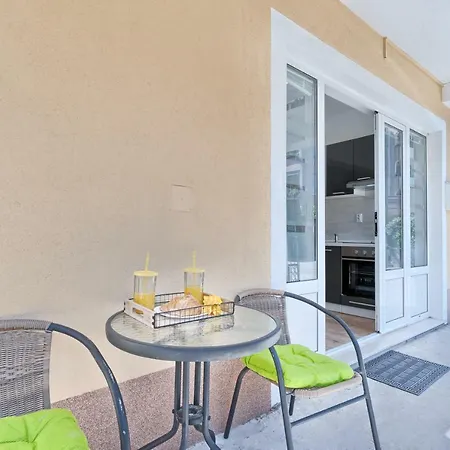 Mestrovic With Heated Swiming Pool- Near Split Apartment *