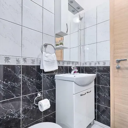 Apartment Mestrovic With Heated Swiming Pool- Near Split Kastela