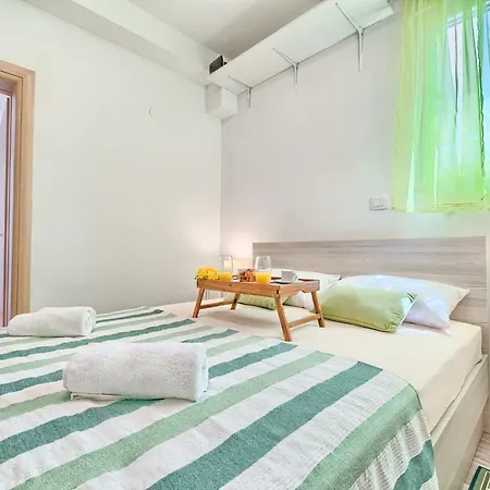Apartment Mestrovic With Heated Swiming Pool- Near Split *