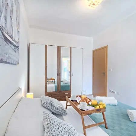Mestrovic With Heated Swiming Pool- Near Split Apartment