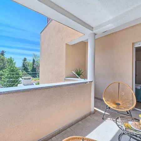 Mestrovic With Heated Swiming Pool- Near Split Apartment *