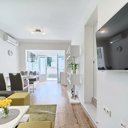 Apartment Mestrovic With Heated Swiming Pool- Near Split *