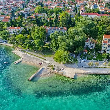 Mestrovic With Heated Swiming Pool- Near Split Apartment *