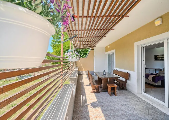 Apartmán Mestrovic With Heated Swiming Pool- Near Split Kaštela