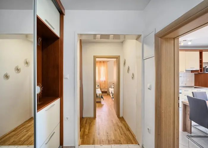 Apartmán Mestrovic With Heated Swiming Pool- Near Split Kaštela