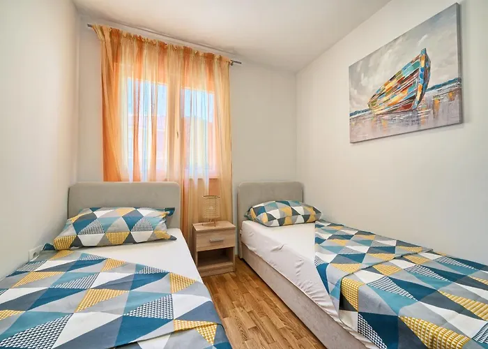 Mestrovic With Heated Swiming Pool- Near Split