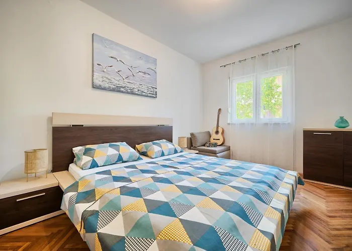 Mestrovic With Heated Swiming Pool- Near Split *