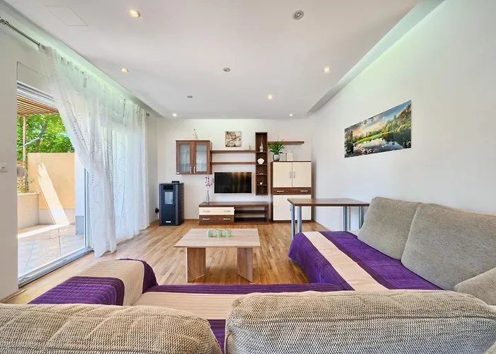 Apartmán Mestrovic With Heated Swiming Pool- Near Split Kaštela