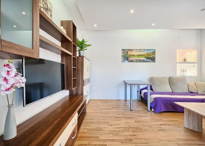 Mestrovic With Heated Swiming Pool- Near Split Apartmán *