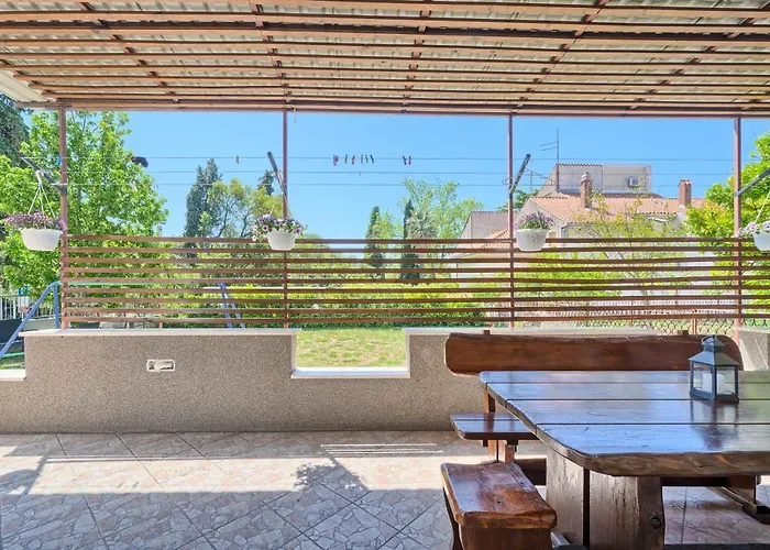 Mestrovic With Heated Swiming Pool- Near Split Apartmán Kaštela