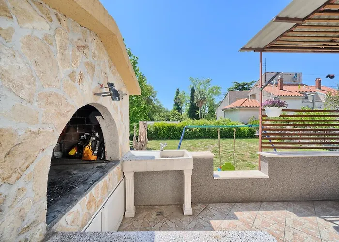 Mestrovic With Heated Swiming Pool- Near Split Kaštela