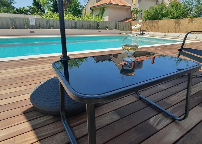 Mestrovic With Heated Swiming Pool- Near Split Apartmán Kaštela