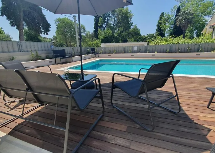 Apartmán Mestrovic With Heated Swiming Pool- Near Split Kaštela