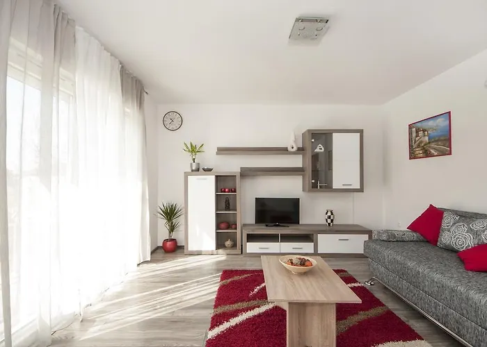 Mestrovic With Heated Swiming Pool- Near Split Apartmán *