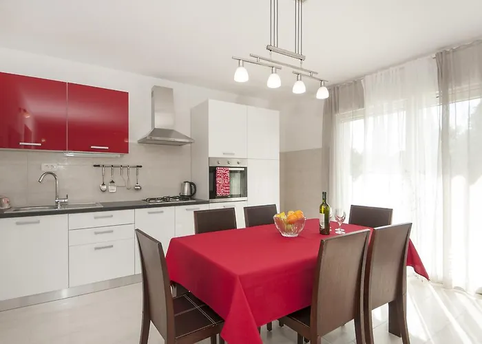 Mestrovic With Heated Swiming Pool- Near Split Apartmán *