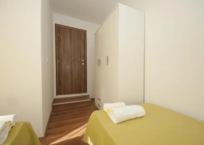 Mestrovic With Heated Swiming Pool- Near Split *