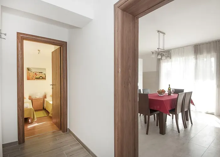 Mestrovic With Heated Swiming Pool- Near Split Apartmán
