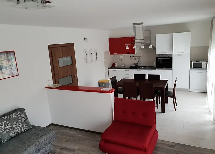 Mestrovic With Heated Swiming Pool- Near Split Apartmán Kaštela