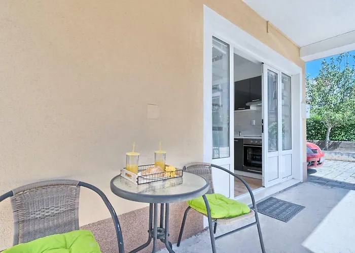 Mestrovic With Heated Swiming Pool- Near Split Apartmán *