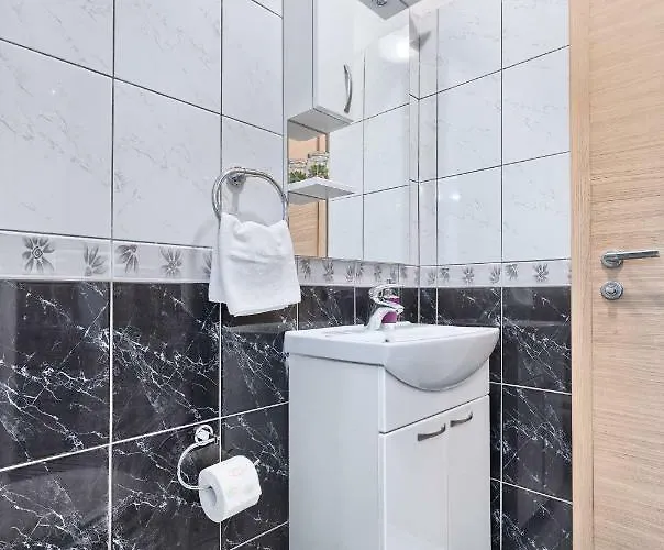 Apartmán Mestrovic With Heated Swiming Pool- Near Split Kaštela