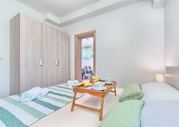 Mestrovic With Heated Swiming Pool- Near Split *