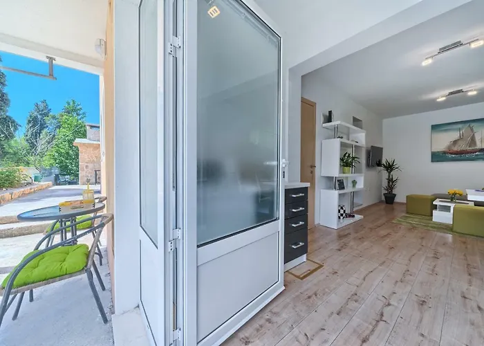 Apartmán Mestrovic With Heated Swiming Pool- Near Split Kaštela