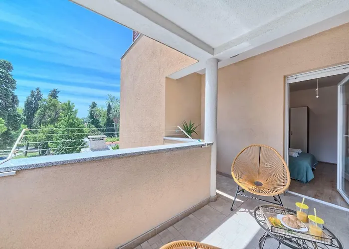 Mestrovic With Heated Swiming Pool- Near Split Apartmán *