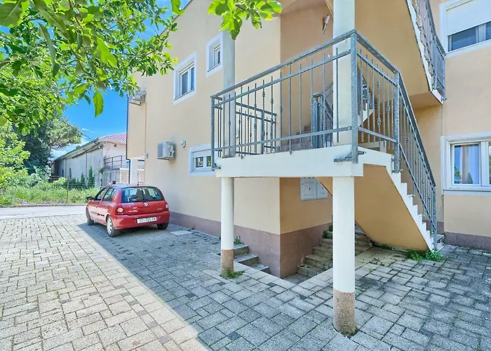 Mestrovic With Heated Swiming Pool- Near Split Apartmán *