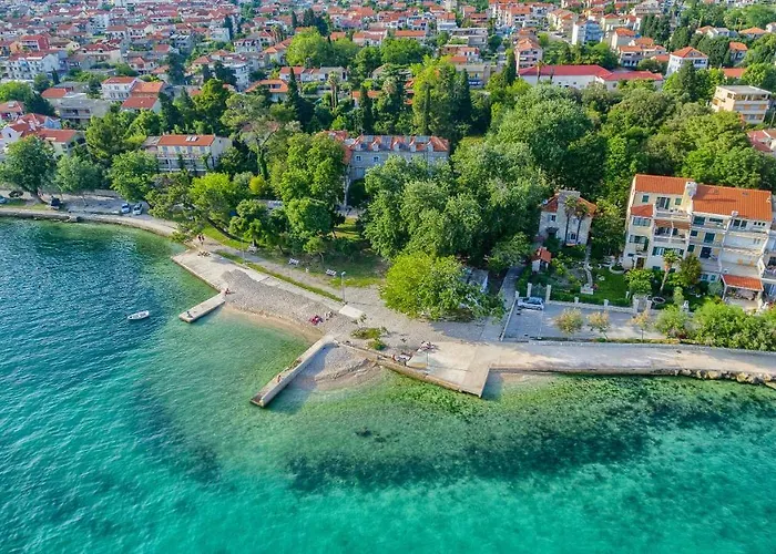 Mestrovic With Heated Swiming Pool- Near Split Apartmán *